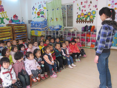 幼儿园老师想让家长这个周末和孩子一起种一盆